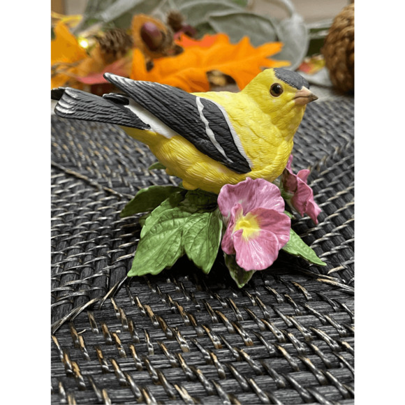 Lenox American Goldfinch Fine Porcelain Bird Figurine - Picture 4 of 4